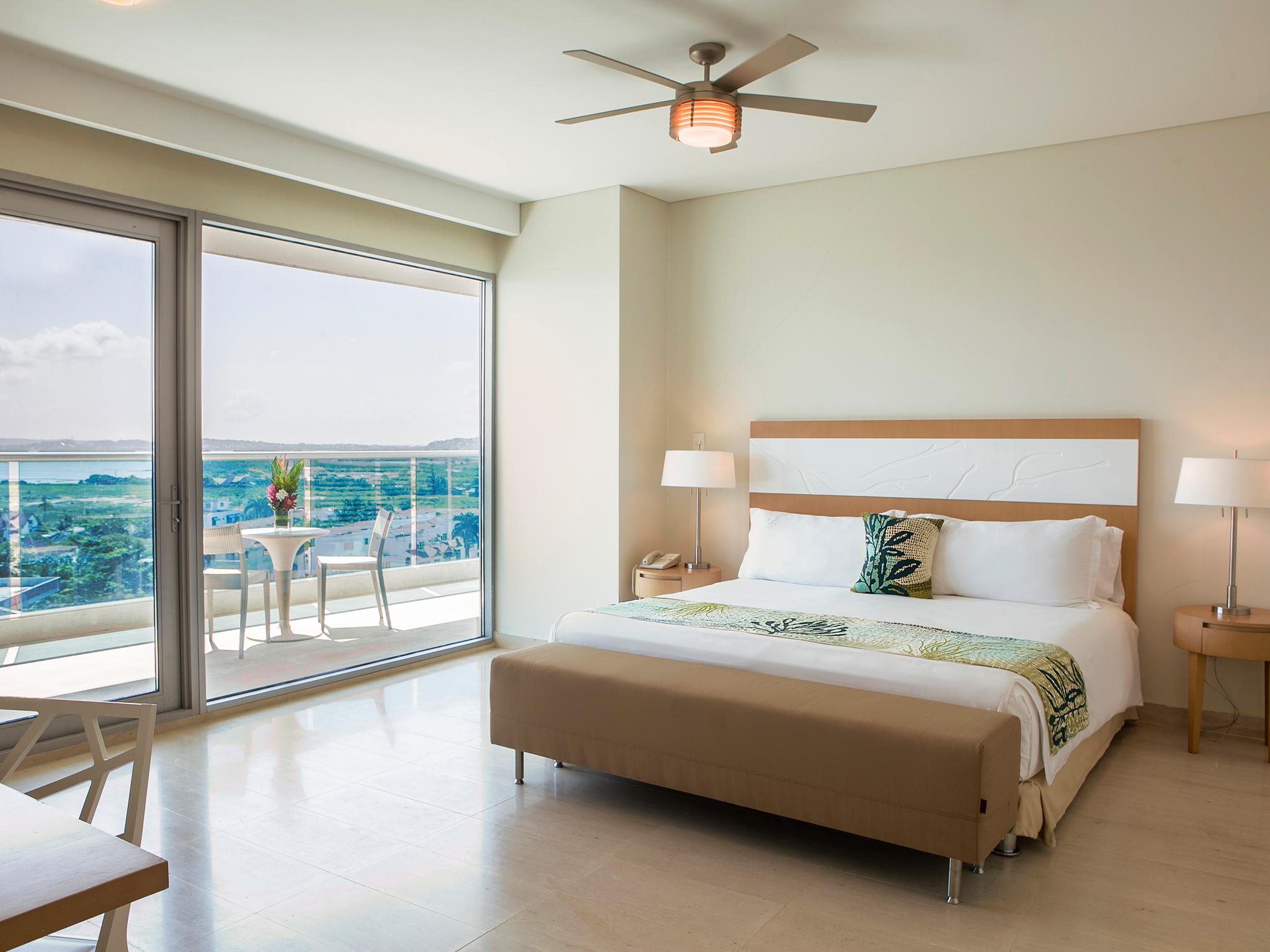 Las Americas Torre Del Mar Cartagena Exterior photo A bedroom at the Grand at Moon Palace
