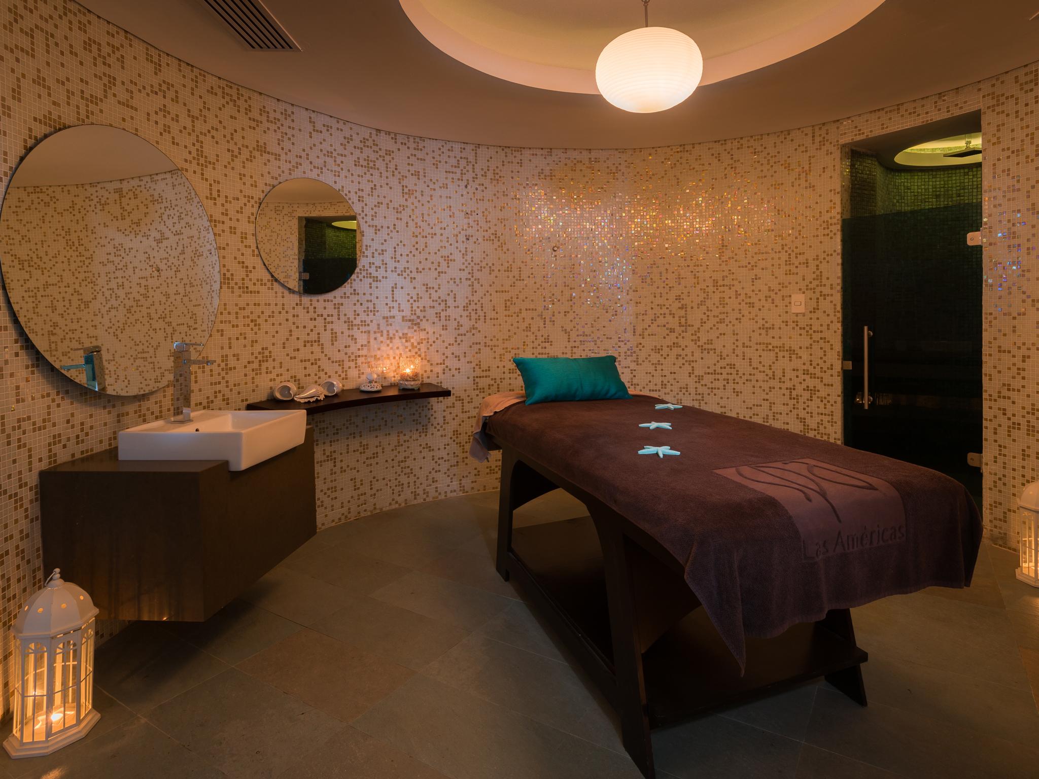 Las Americas Torre Del Mar Cartagena Exterior photo A treatment room at the spa