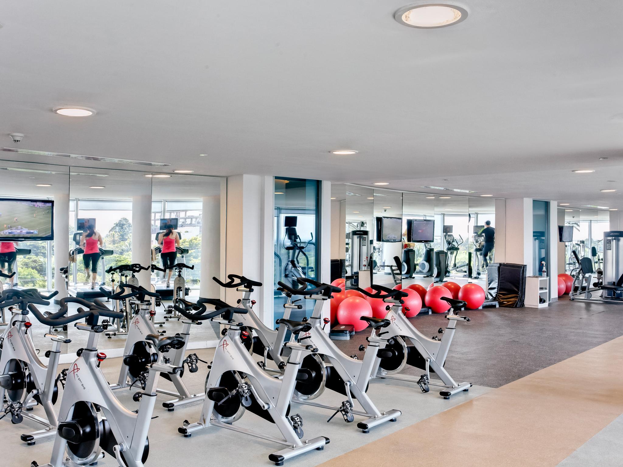 Las Americas Torre Del Mar Cartagena Exterior photo The gym at the hotel