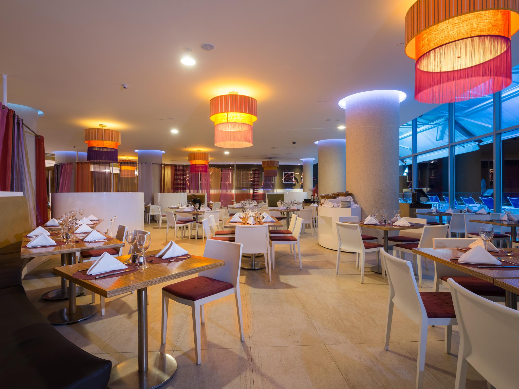 Las Americas Torre Del Mar Cartagena Exterior photo The restaurant