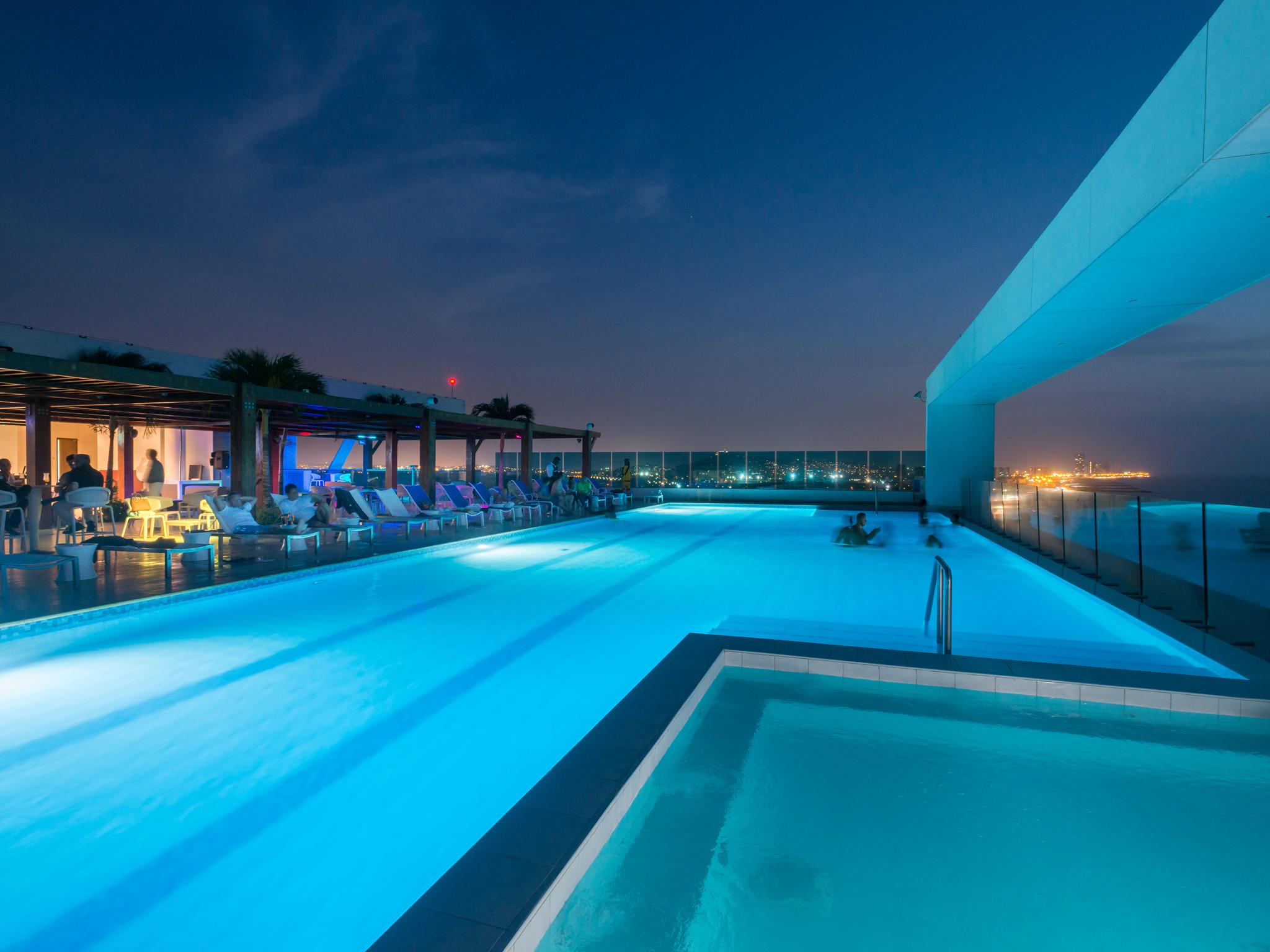Las Americas Torre Del Mar Cartagena Exterior photo The rooftop pool at the hotel
