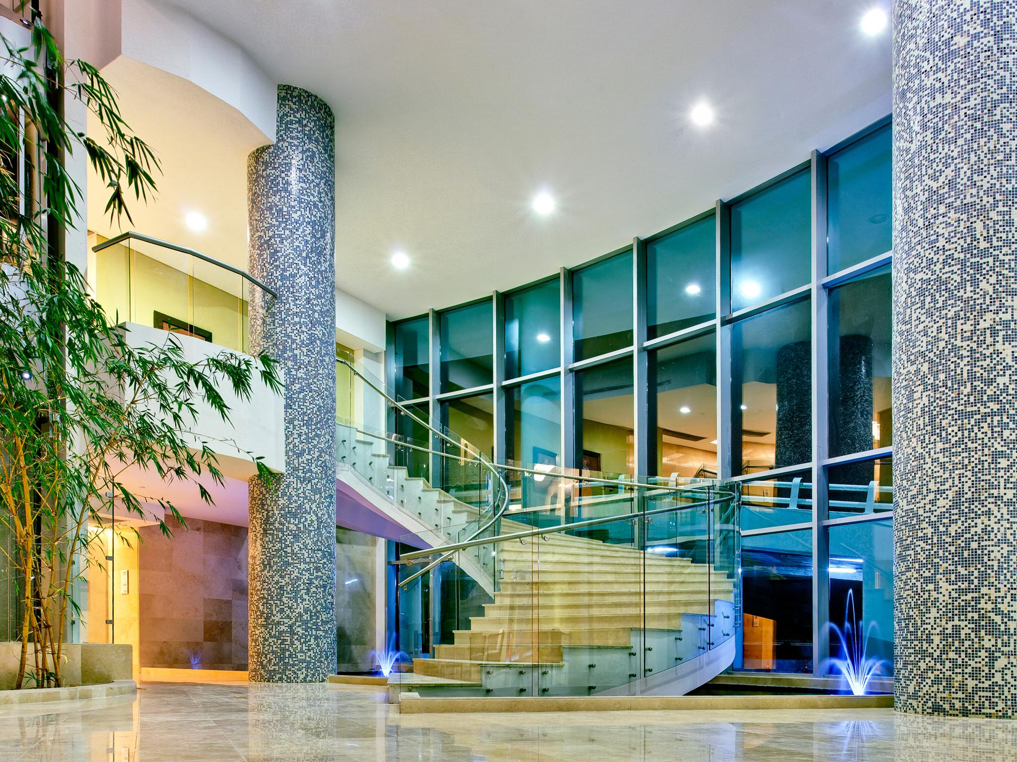 Las Americas Torre Del Mar Cartagena Exterior photo The lobby of the hotel