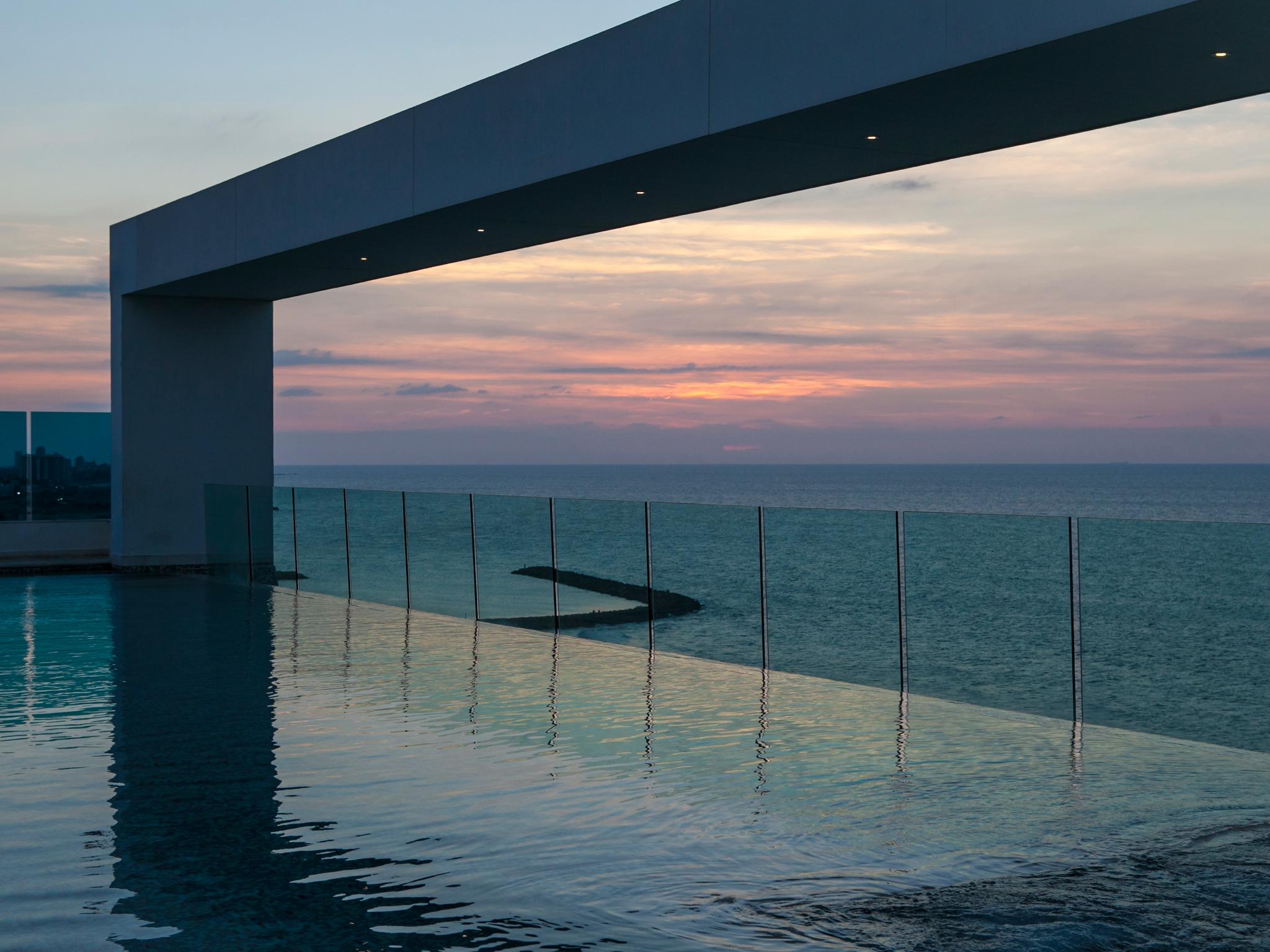 Las Americas Torre Del Mar Cartagena Exterior photo Infinity pool at the hotel