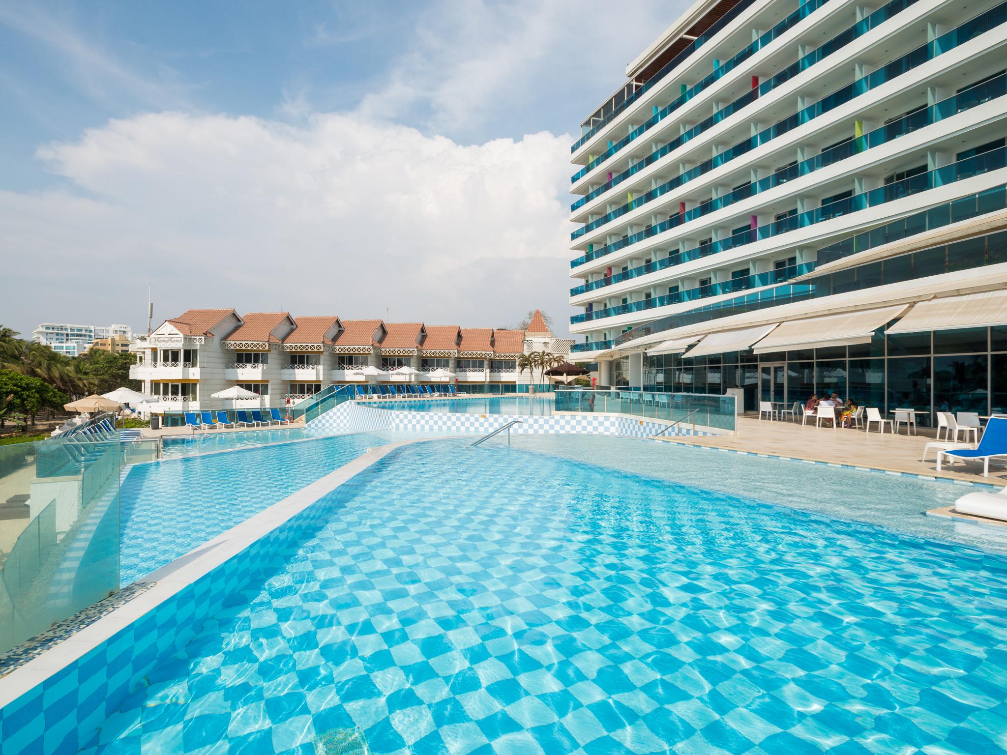 Las Americas Torre Del Mar Cartagena Exterior photo The swimming pool at the hotel