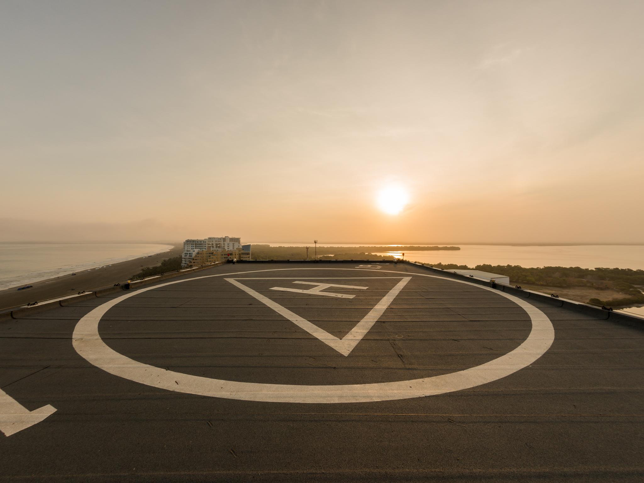 Las Americas Torre Del Mar Cartagena Exterior photo Helipad at the top of the tower