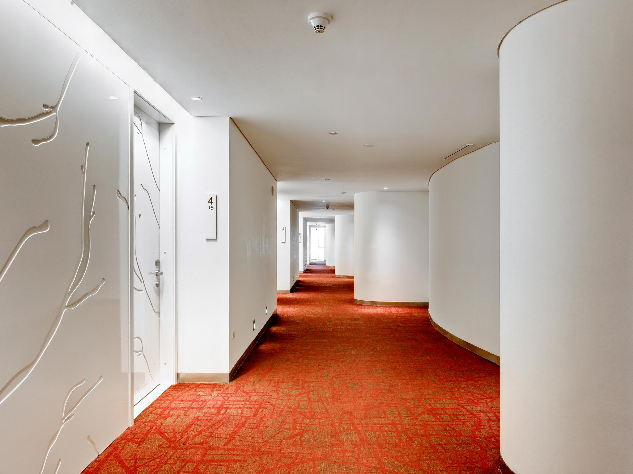 Las Americas Torre Del Mar Cartagena Exterior photo Corridor