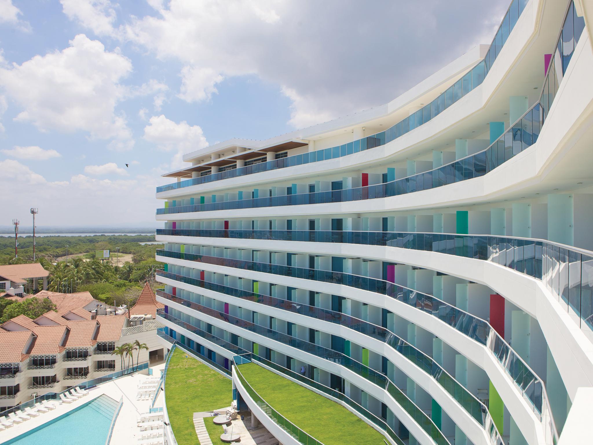 Las Americas Torre Del Mar Cartagena Exterior photo The Fives Beach Hotel & Residences
