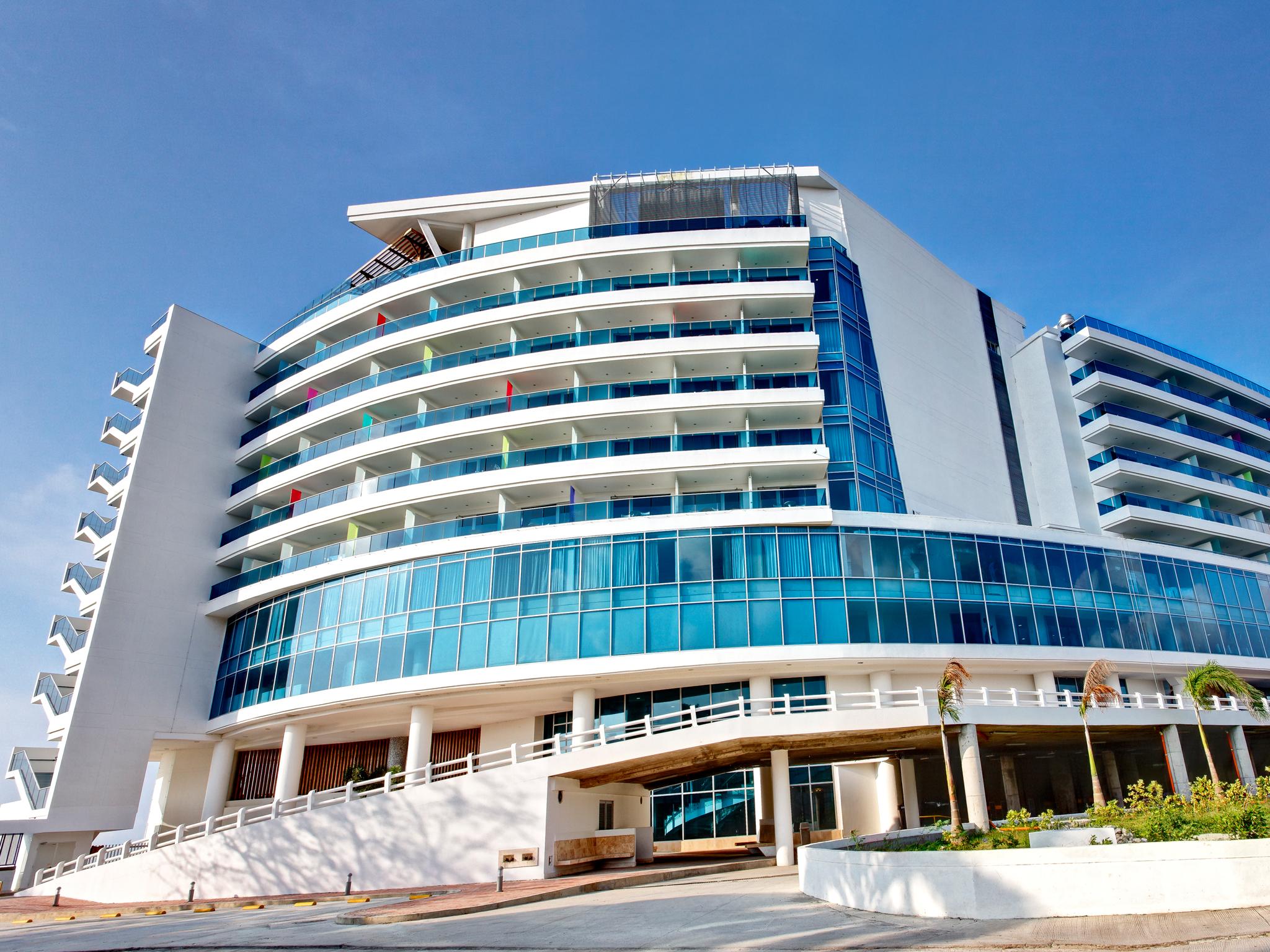 Las Americas Torre Del Mar Cartagena Exterior photo The hotel in 2011