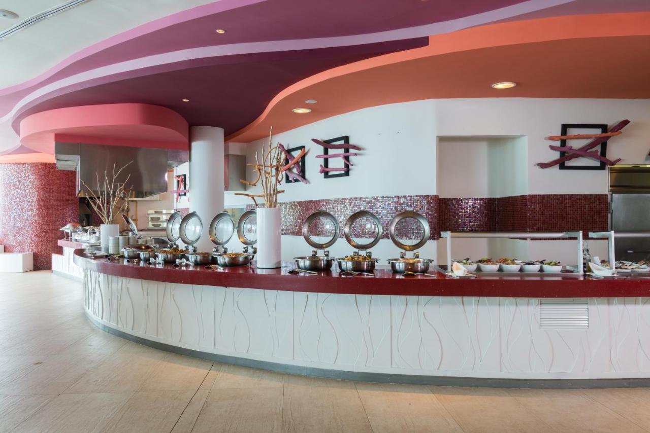 Las Americas Torre Del Mar Cartagena Exterior photo A buffet at a hotel