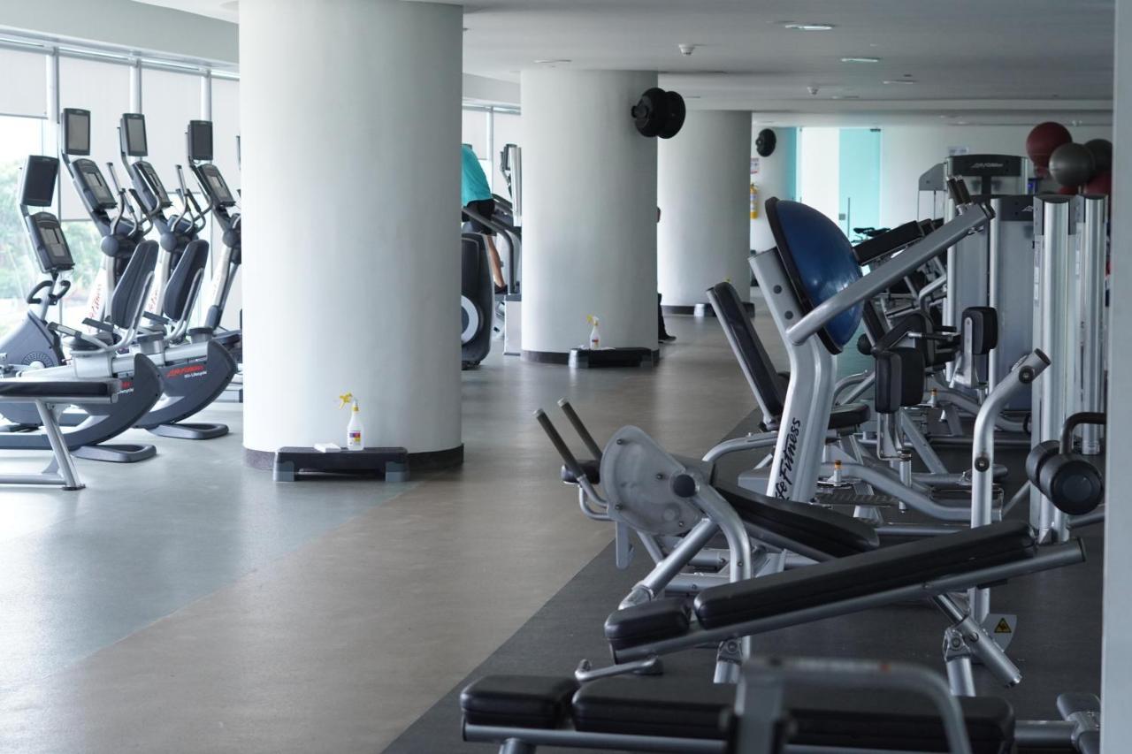 Las Americas Torre Del Mar Cartagena Exterior photo A gym in a hotel