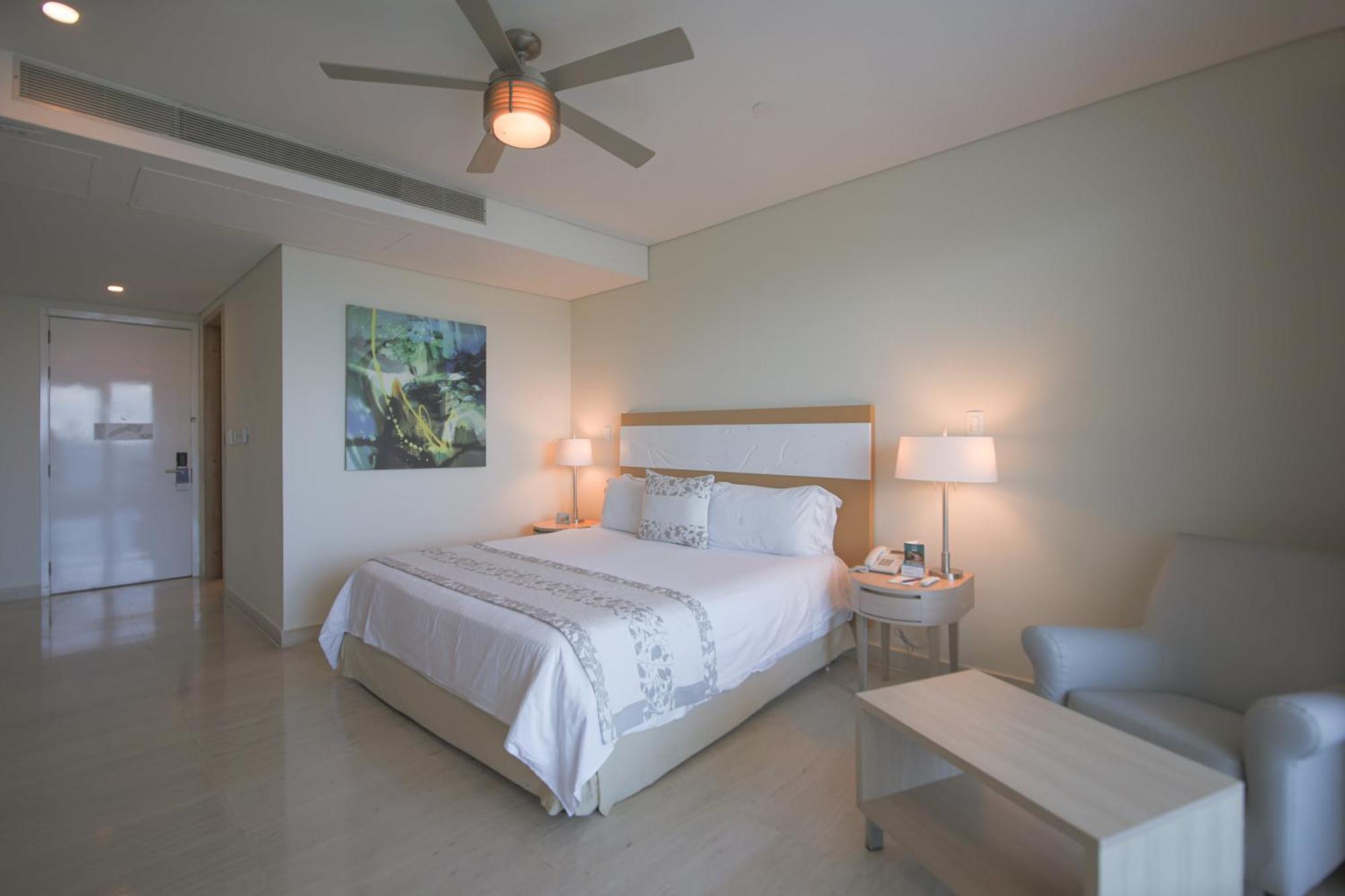 Las Americas Torre Del Mar Cartagena Exterior photo A bedroom at the Four Seasons Resort