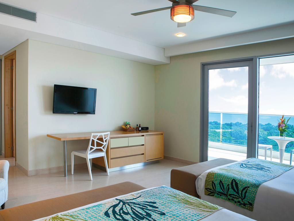 Las Americas Torre Del Mar Cartagena Exterior photo A room at the hotel